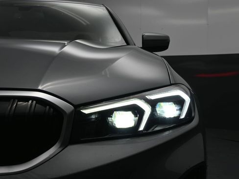 Used 2023 BMW 330i xDrive Sedan w/ Premium Package image 12