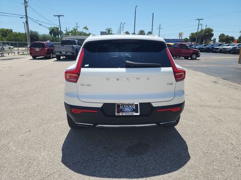 Used 2020 Volvo XC40 T4 Inscription w/ Protection Package Premier FWD image 4