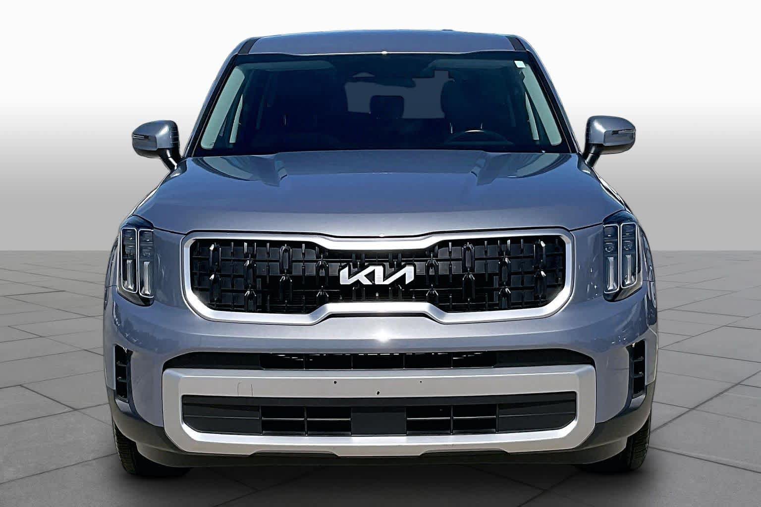 Used 2025 Kia Telluride LX FWD image 4