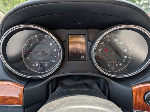 Used 2012 Jeep Grand Cherokee Overland AWD/4WD image 22