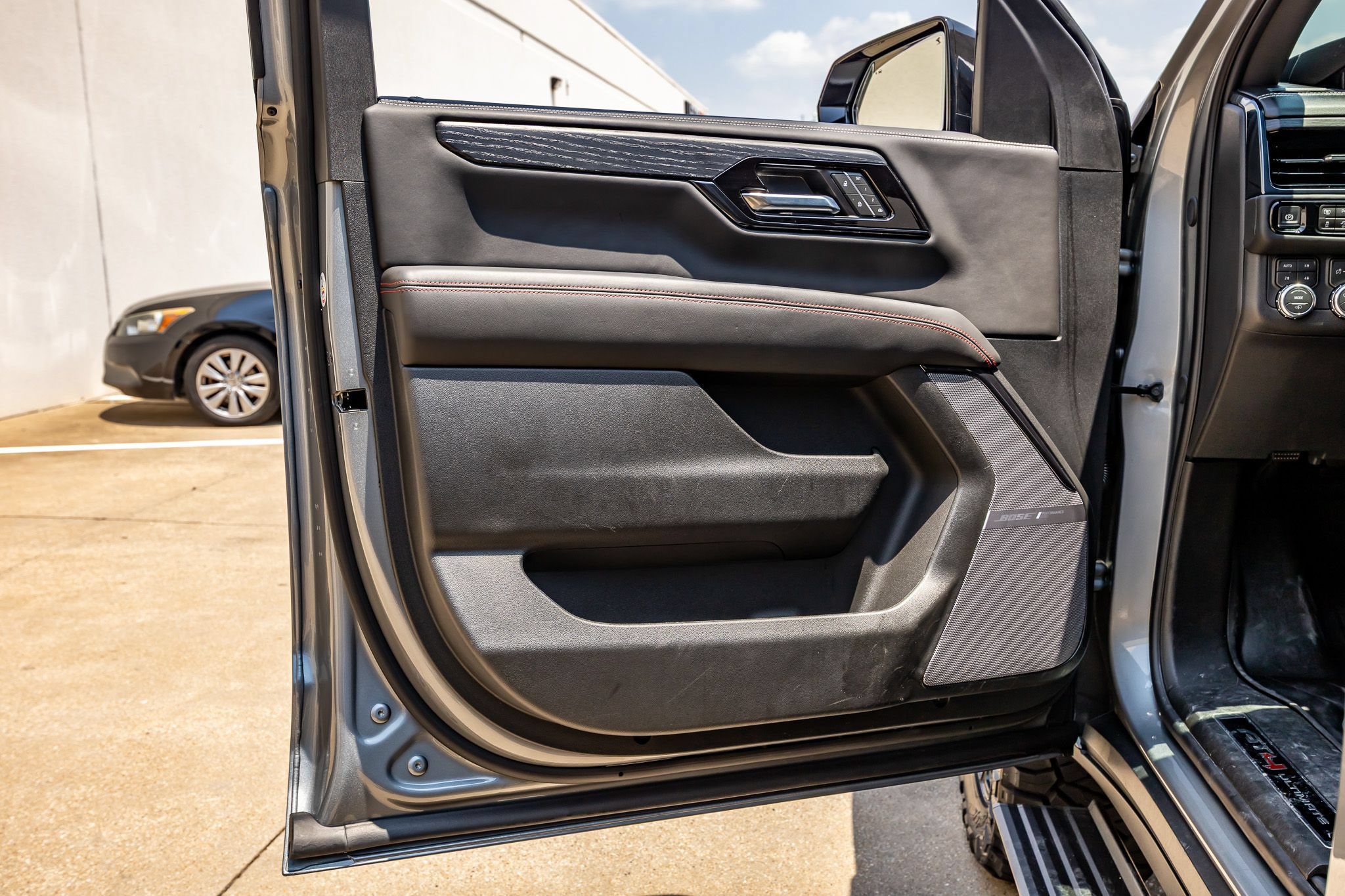 Used 2026 GMC Yukon AT4 Ultimate w/ LPO, Floor Liner Package AWD/4WD image 39