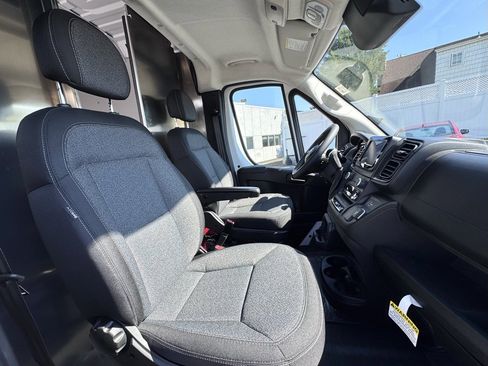 Used 2025 RAM ProMaster 2500 w/ Convenience Group image 20