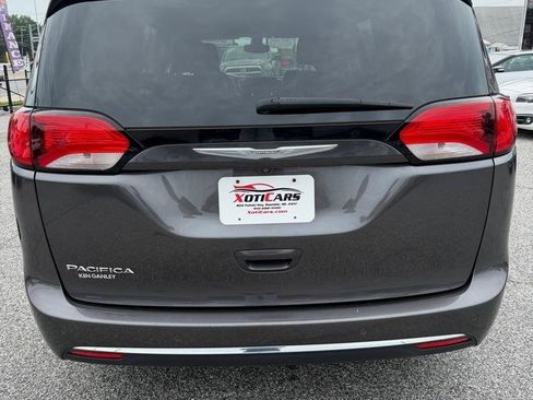 Used 2017 Chrysler Pacifica Touring-L FWD image 7