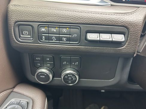 Used 2022 GMC Yukon XL Denali image 20