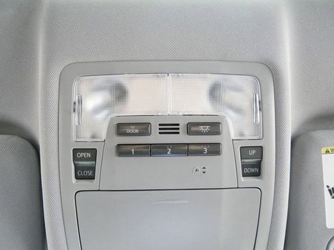 Used 2010 Toyota Highlander SE image 24