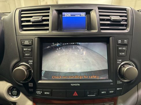 Used 2010 Toyota Highlander Limited AWD/4WD image 19