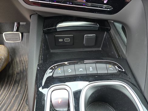 Used 2023 Buick Envision Essence w/ Sport Touring Package AWD/4WD image 27