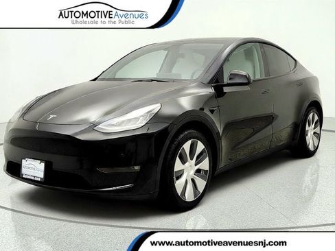 Used 2021 Tesla Model Y Long Range AWD/4WD image 1