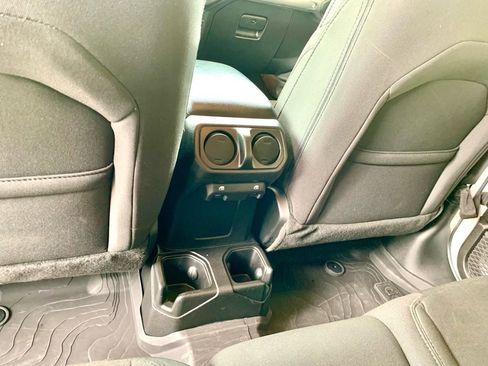 Used 2023 Jeep Gladiator Willys image 19