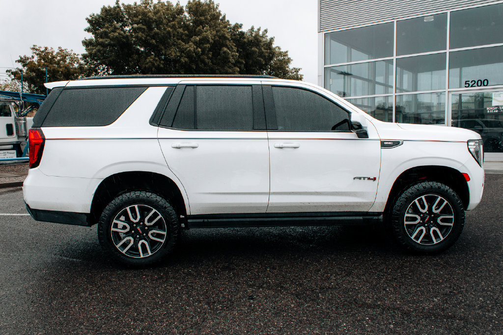 Used 2021 GMC Yukon AT4 w/ Technology Package AWD/4WD image 8
