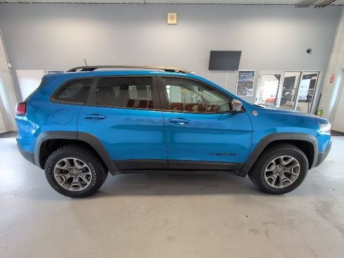 Used 2020 Jeep Cherokee Trailhawk w/ Cold Weather Group AWD/4WD image 6