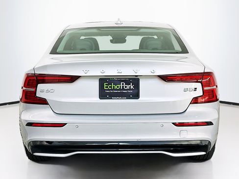 Used 2025 Volvo S60 B5 Core image 7