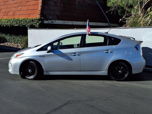 Used 2015 Toyota Prius Three w/ Preferred Accessory Package image 3