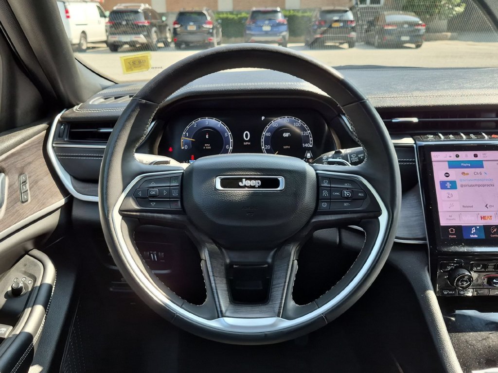 Used 2025 Jeep Grand Cherokee Limited AWD/4WD image 14