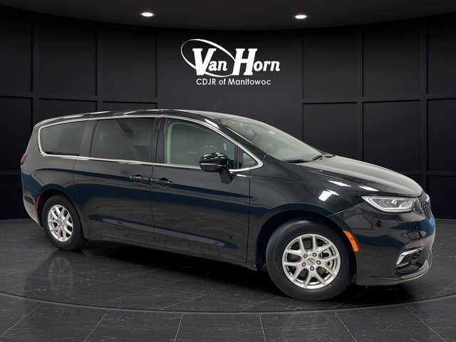 Used 2024 Chrysler Pacifica Touring-L FWD image 1