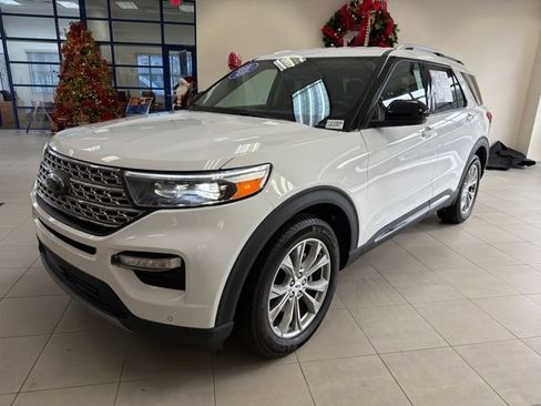 Used 2023 Ford Explorer Limited image 3