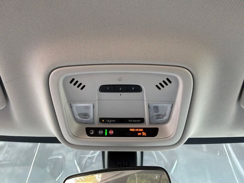 Used 2020 Chevrolet Traverse LT FWD image 18