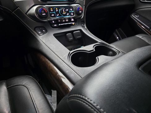 Used 2019 Chevrolet Suburban LT image 17