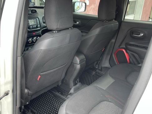 Used 2017 Jeep Renegade Trailhawk image 13