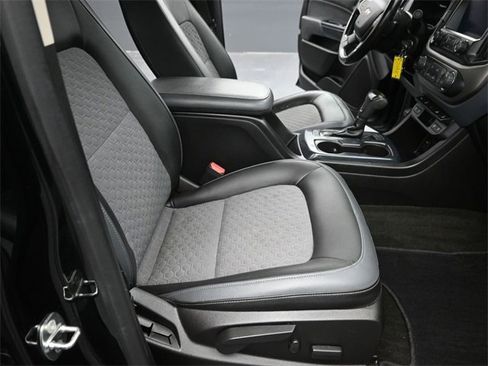 Used 2017 Chevrolet Colorado Z71 image 32