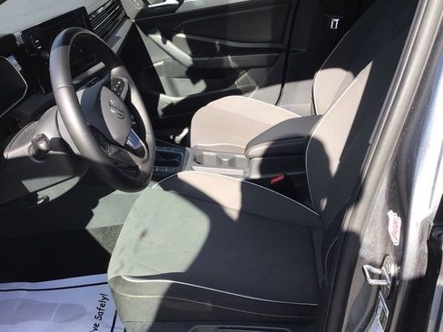 Used 2025 Volkswagen Jetta Sport image 7