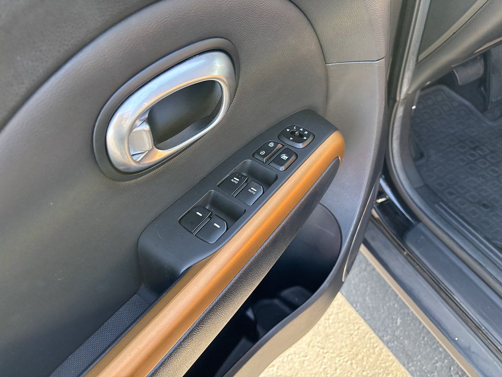 Used 2016 Kia Soul ! w/ Premium Package FWD image 14