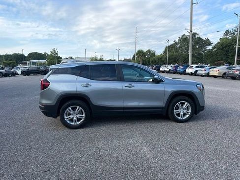 Used 2024 GMC Terrain SLE FWD image 4