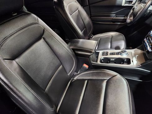 Used 2020 Ford Explorer XLT w/ Equipment Group 202A image 31