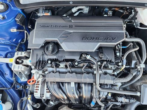 Used 2021 Hyundai Elantra Limited image 32