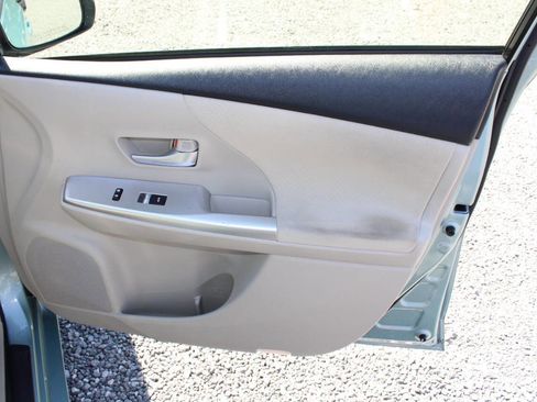 Used 2014 Toyota Prius V Three image 21