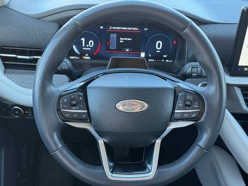 Used 2025 Ford Explorer Platinum w/ Ultimate Package image 13