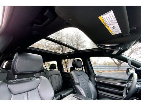 Used 2023 Jeep Wagoneer L Series III w/ Premium Group I image 23