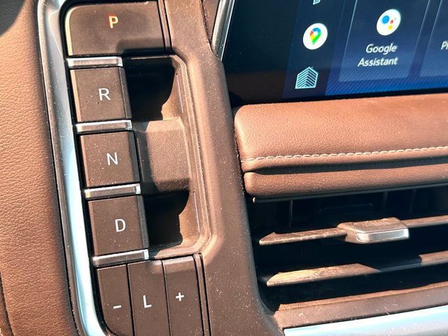 Used 2022 Chevrolet Tahoe Z71 w/ Z71 Off-Road Package AWD/4WD image 25