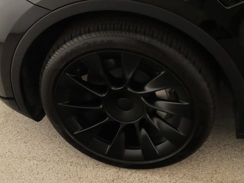 Used 2023 Tesla Model Y Long Range AWD/4WD image 32
