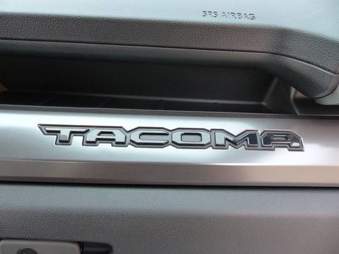 Used 2025 Toyota Tacoma SR5 AWD/4WD image 57