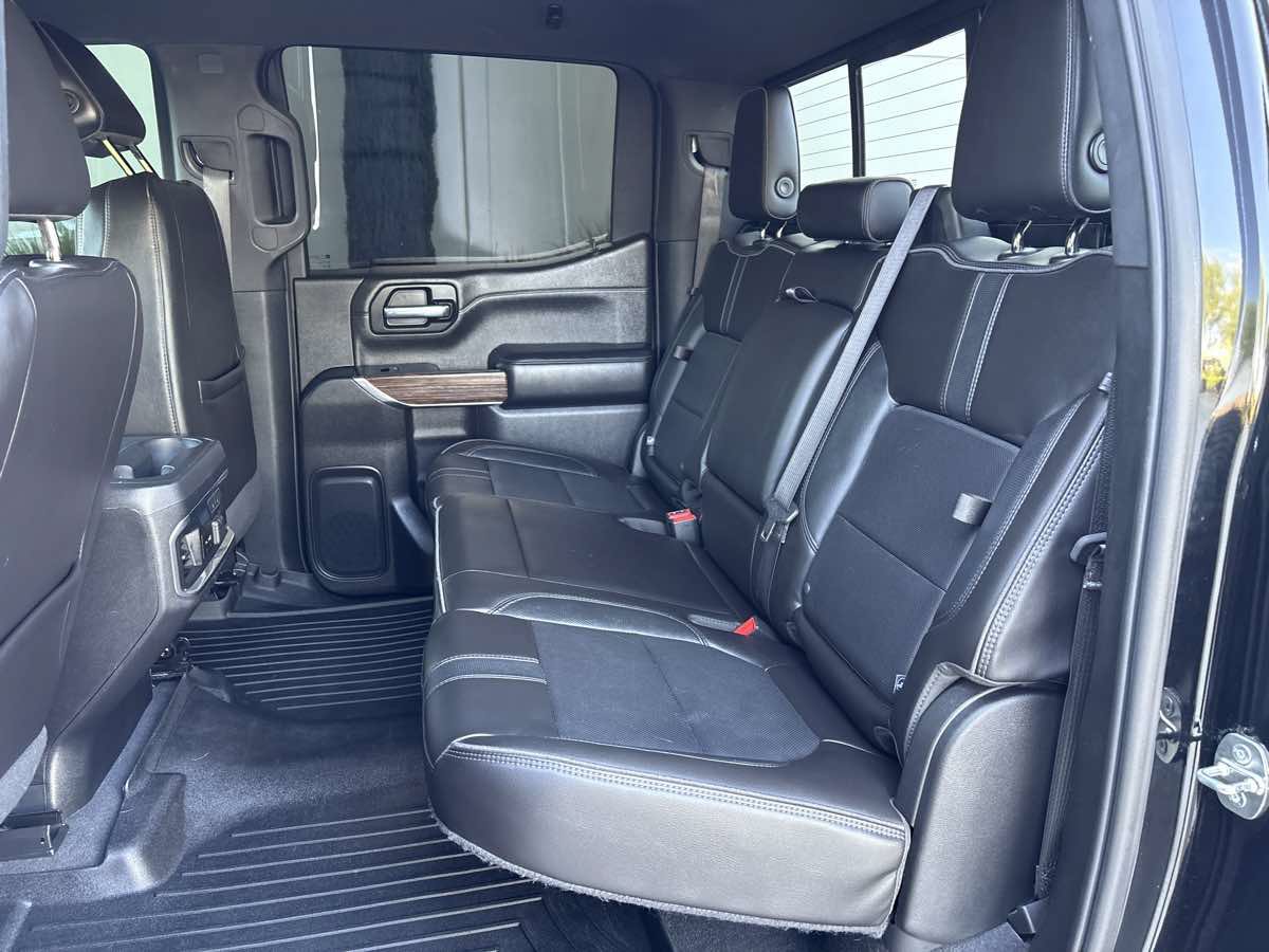 Used 2019 Chevrolet Silverado 1500 High Country w/ Technology Package AWD/4WD image 11