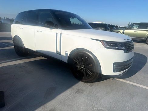 Used 2023 Land Rover Range Rover SE AWD/4WD image 2