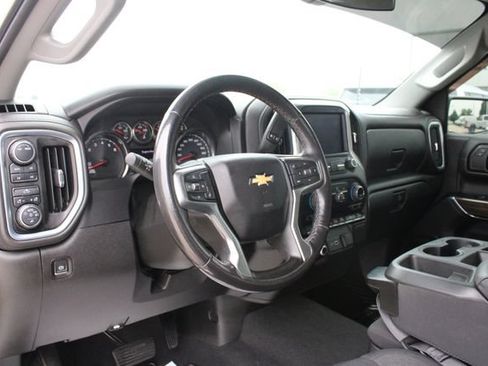 Used 2022 Chevrolet Silverado 1500 LT AWD/4WD image 2