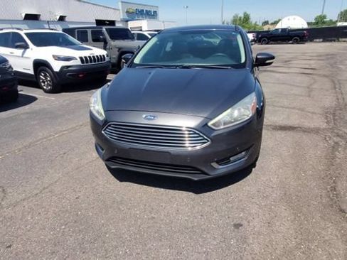 Used 2016 Ford Focus Titanium FWD image 3