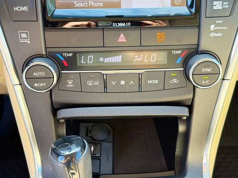 Used 2017 Toyota Camry XLE w/ Moonroof Package FWD image 15