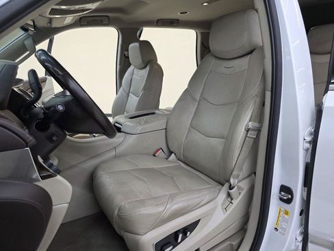 Used 2016 Cadillac Escalade 4WD image 19