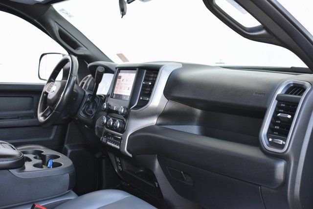 Used 2022 RAM 5500 Tradesman w/ Chrome Appearance Group RWD image 31
