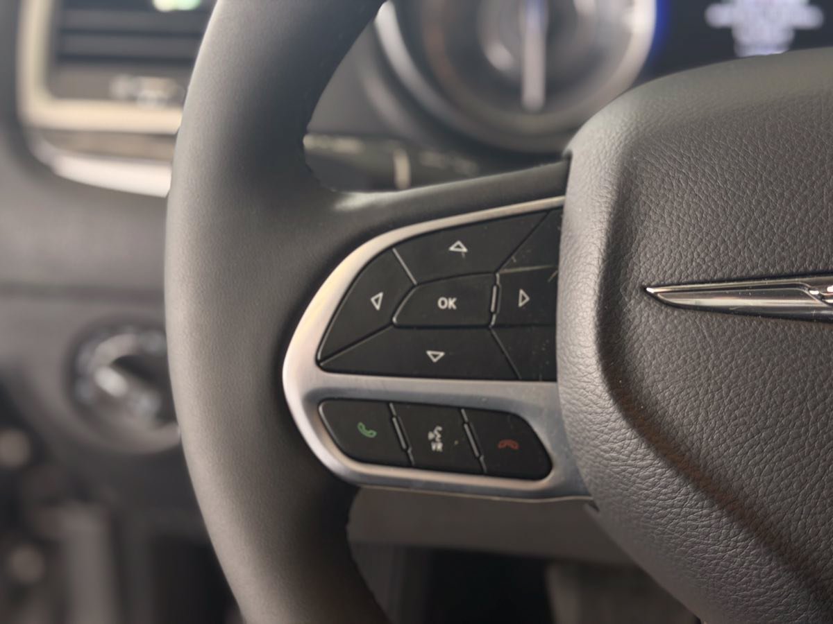 Used 2023 Chrysler 300 Touring L w/ Safetytec Plus Group RWD image 40