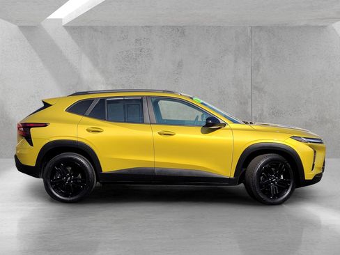 Used 2025 Chevrolet Trax ACTIV w/ Driver Confidence Package image 3