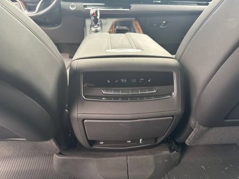 Used 2024 Cadillac Escalade ESV Premium Luxury AWD/4WD image 13
