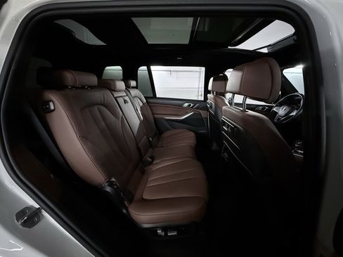 Used 2021 BMW X7 xDrive40i w/ Premium Package 2 image 27
