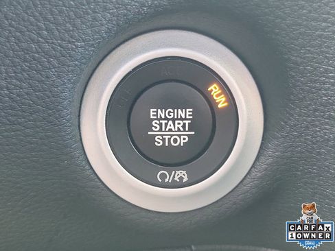 Used 2024 Chrysler Pacifica Touring FWD image 26