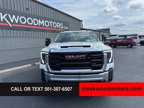 Used 2024 GMC Sierra 2500 Pro AWD/4WD image 15