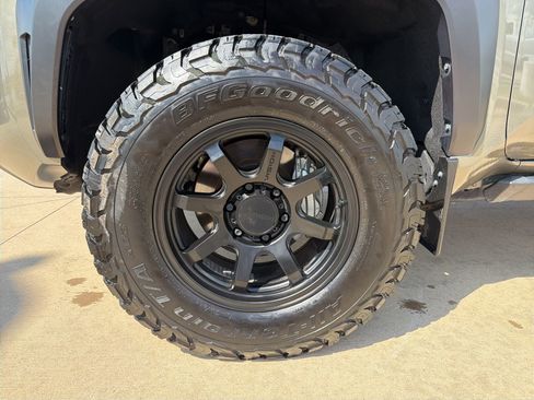 Used 2024 Toyota Tacoma TRD Off-Road image 10