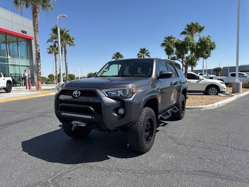 Used 2016 Toyota 4Runner SR5 w/ Convenience Package AWD/4WD image 2